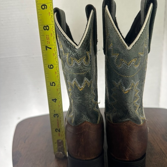 Kids size 1 Cowboy Boots - Picture 3 of 5